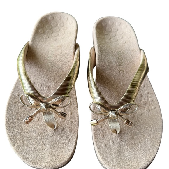 2 Pairs of Vionic Bella II Women's Flip Flop Sandals Gold Bow Detail Size 7 & 9 - Picture 3 of 5